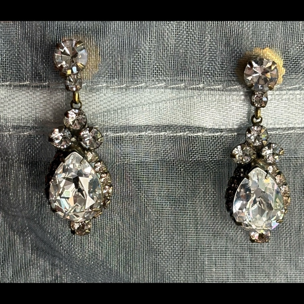Central Teardrop Dangle Earrings Antique Look